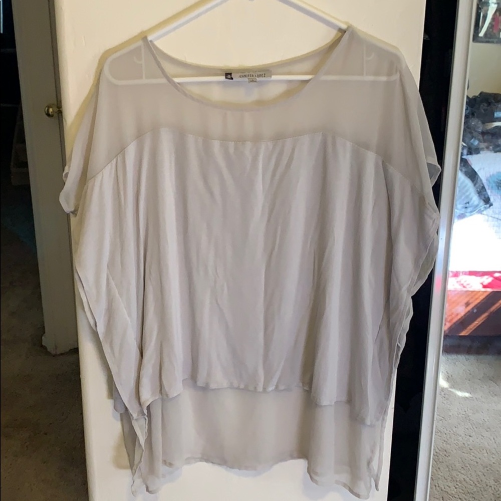 Flowy JLo top!